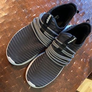 Adidas men’s laceless shoes in excellent condition